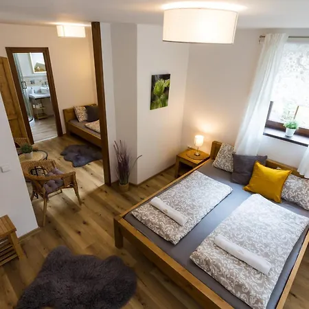 Mountains Vila Jensen Apartman *