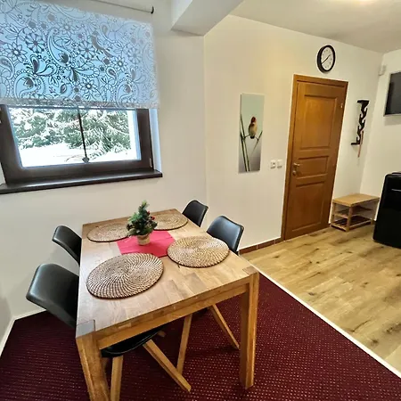 Mountains Vila Jensen Apartman *