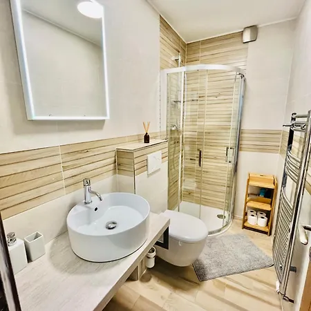 Mountains Vila Jensen Apartman *