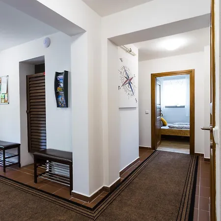 Mountains Vila Jensen Apartman *